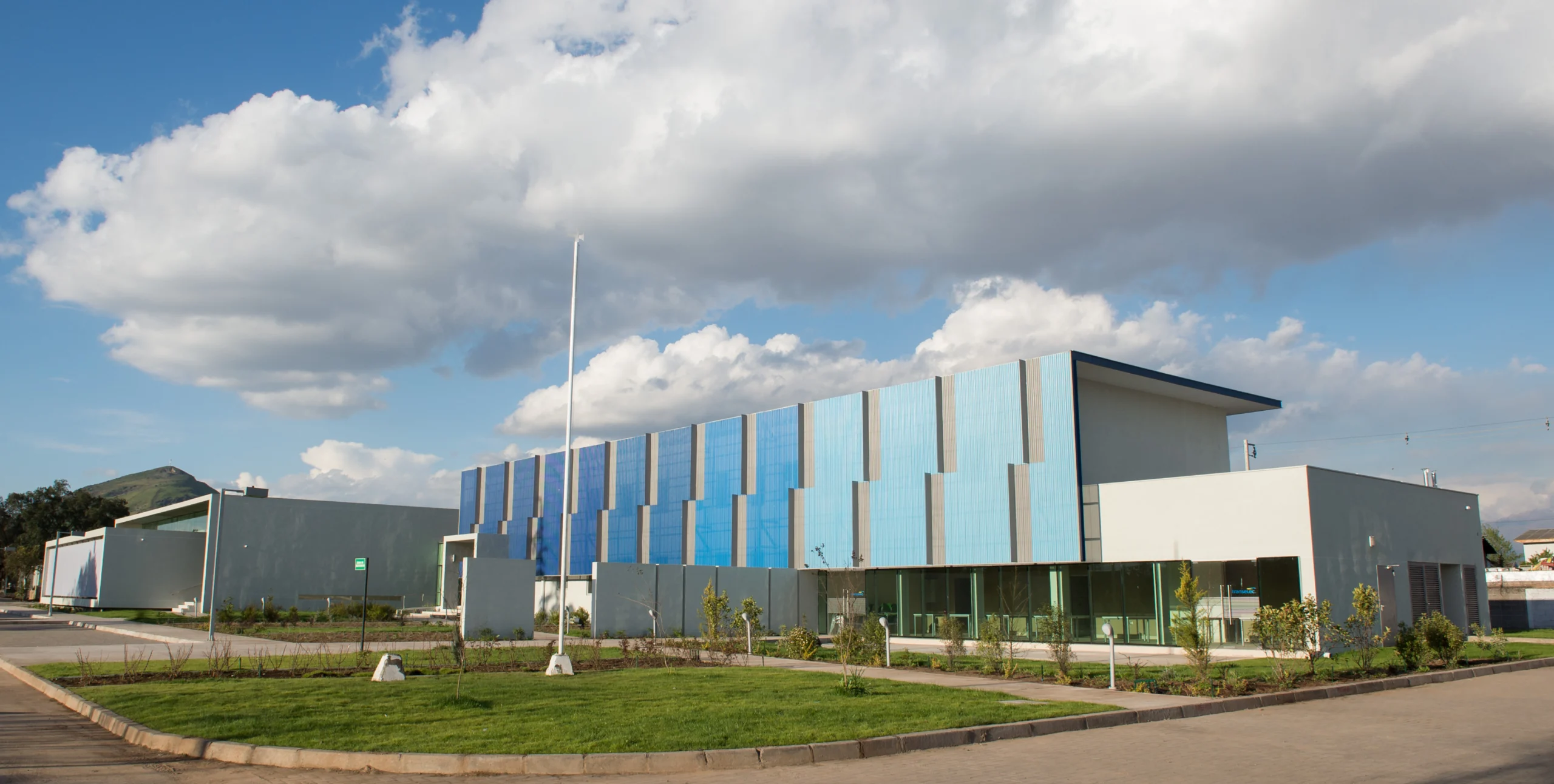 Edificio Administrativo y Centro Nacional de Operación y Telecomunicaciones (CNOT)